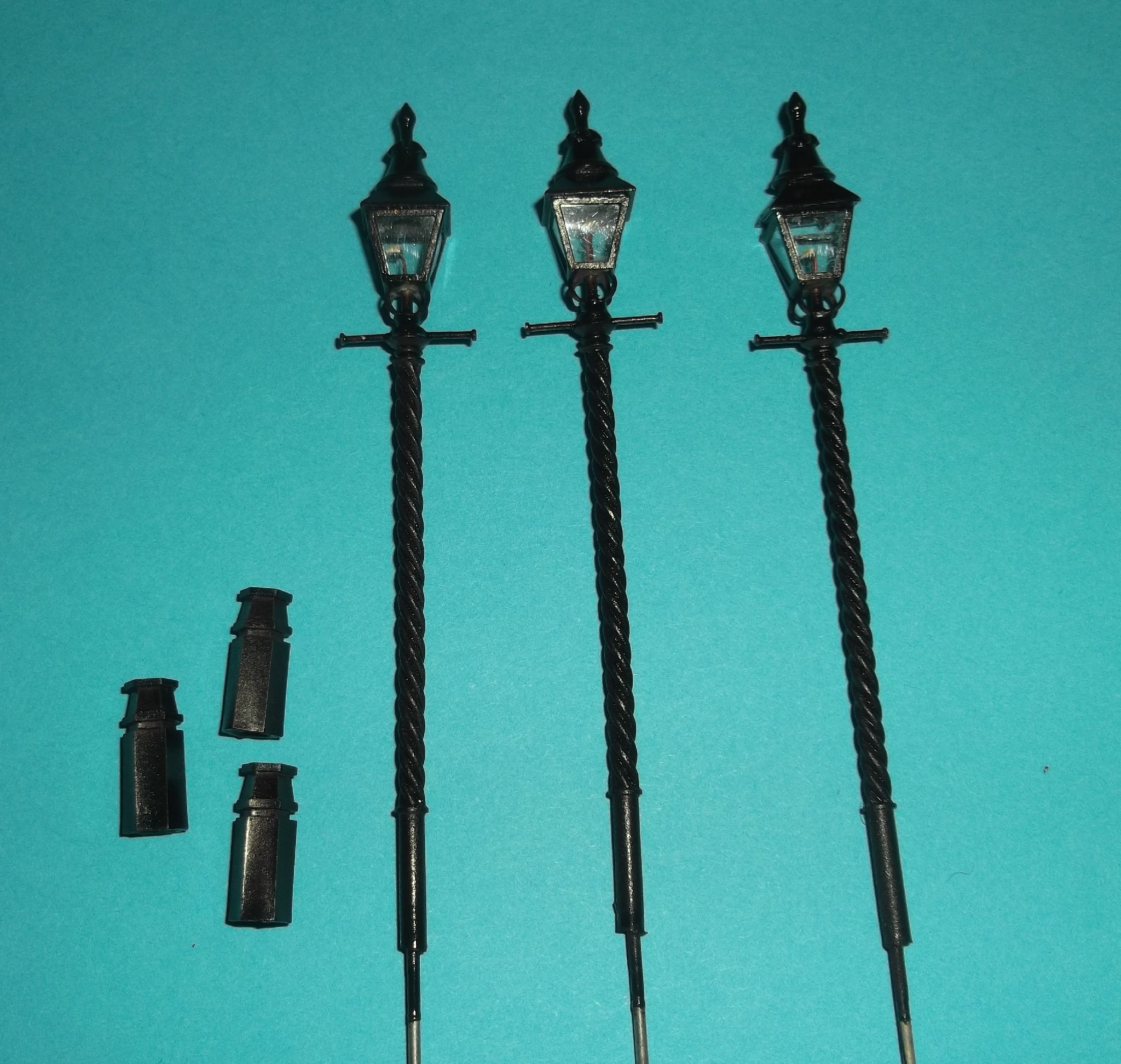 Item Code BT1 - Barleytwist Lampposts - Pack of 3