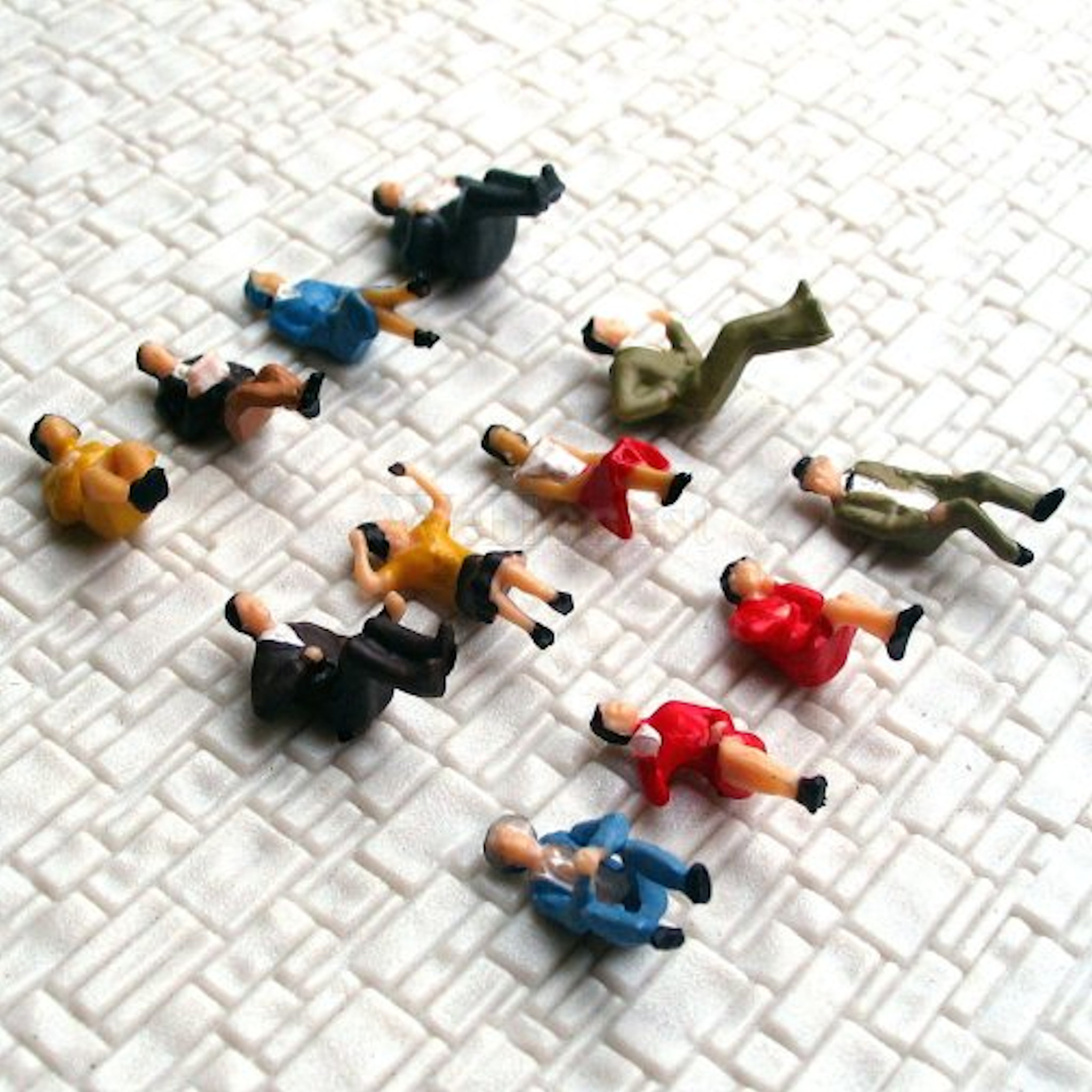 Pack of 24 Seated Figures